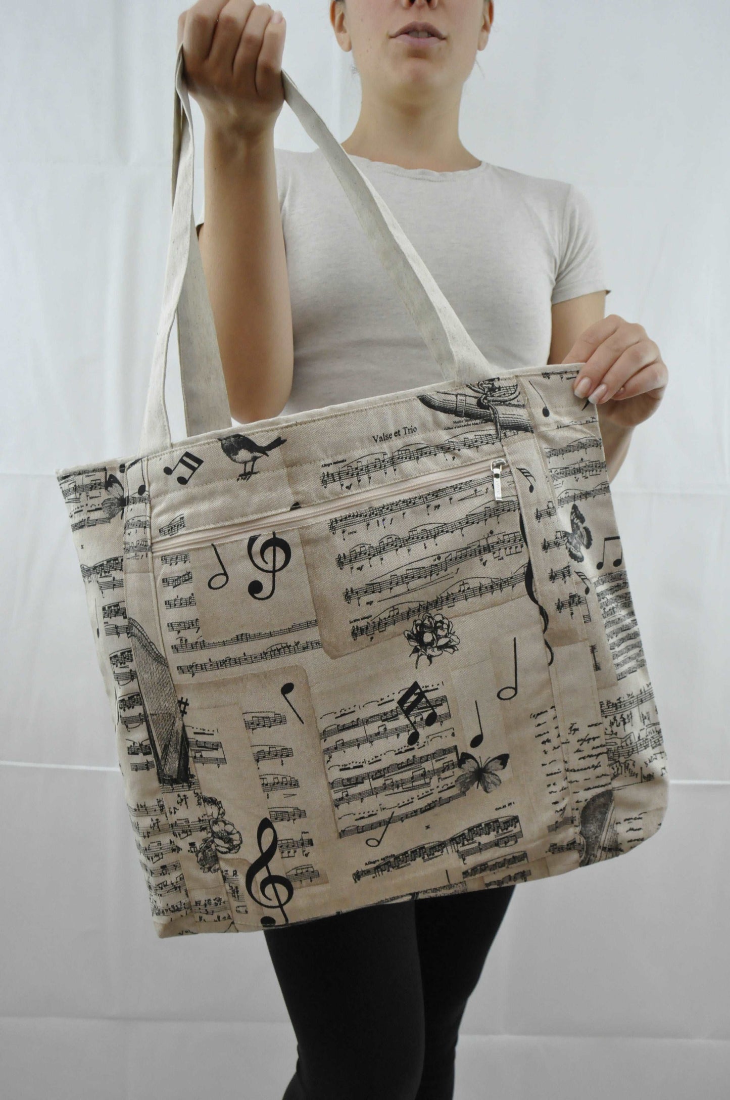 nota  klavir  piano  violine  violina  orkester  klasična glasba  glasba  melodija  melody  song  orcestra  symphony  classical  clasical  musical  music  women  trip  trgovina  tote  torba  Textile  tekstil  store  shopping bag  shopping  shop  Protection  Print  playful  nakup  Modern  kupovanje  kuhinjski pripomočki  Kitchen  housewife  gospodinja  Gift  fun  family  družina  divjina  Dinner  darilo  Cotton  colorful  Celebration  cekr  cekar  bombaž  bday  backpack  animal