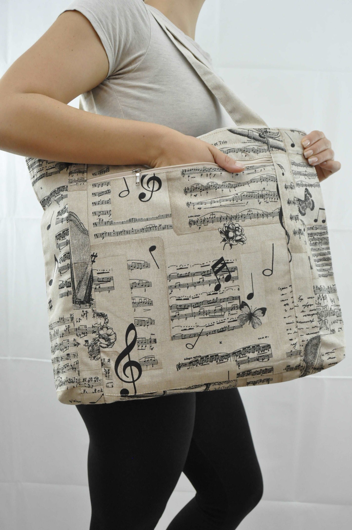 nota  klavir  piano  violine  violina  orkester  klasična glasba  glasba  melodija  melody  song  orcestra  symphony  classical  clasical  musical  music  women  trip  trgovina  tote  torba  Textile  tekstil  store  shopping bag  shopping  shop  Protection  Print  playful  nakup  Modern  kupovanje  kuhinjski pripomočki  Kitchen  housewife  gospodinja  Gift  fun  family  družina  divjina  Dinner  darilo  Cotton  colorful  Celebration  cekr  cekar  bombaž  bday  backpack  animal